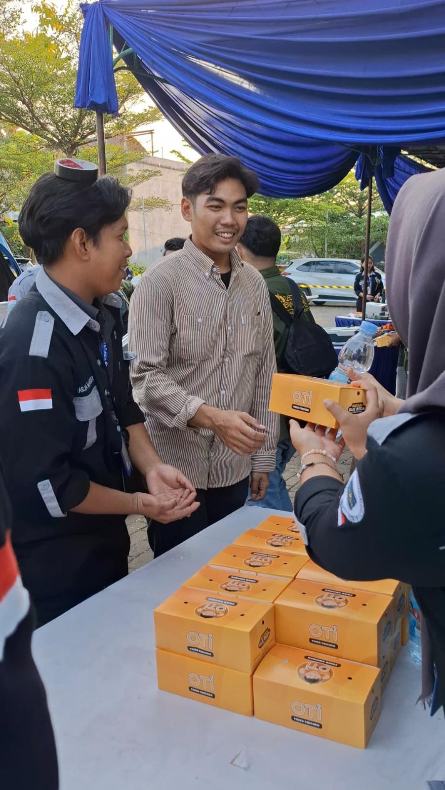 Pembagian Konsumsi & Peserta sesi siang pulang